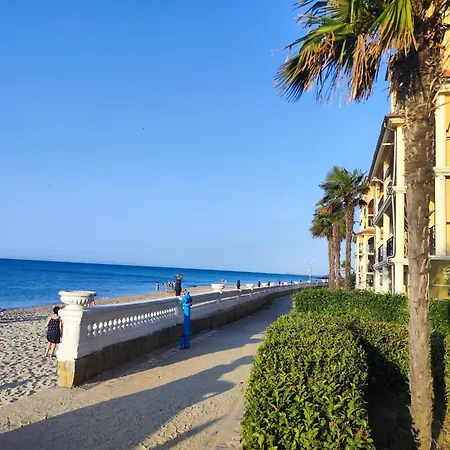 Umi ساني بيتش